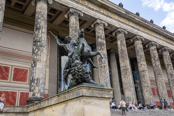 アルテス博物館の彫像。ベルリンのドイツ旧博物館 — ストック写真