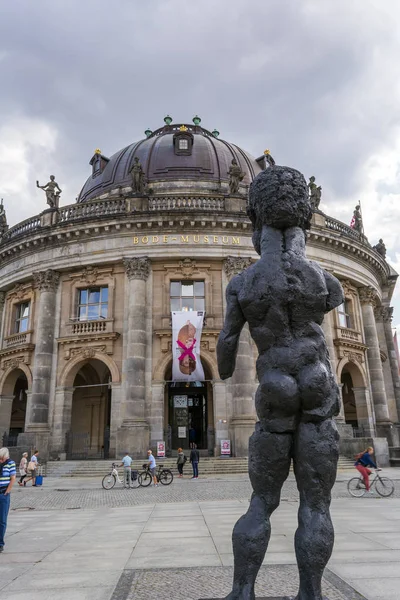 Le Musée Bode sur l'île musée dans le quartier Mitte de Berlin . — Photo