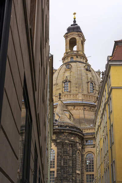 Vista da Igreja Luterana Frauenkirche em Dresden, Alemanha . — Fotografia de Stock