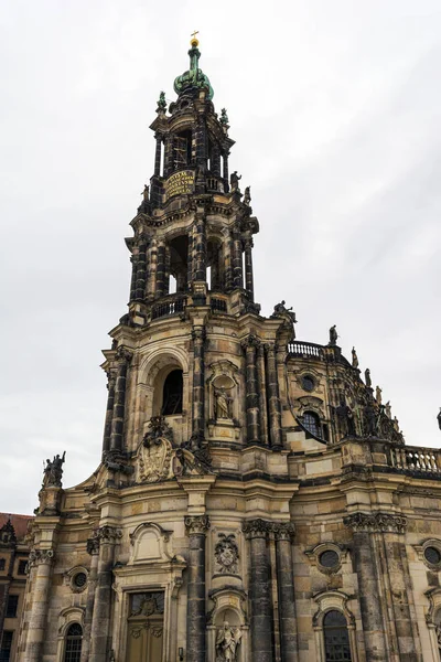 Campanile della Cattedrale di Dresda, della Cattedrale della Santissima Trinità, della Chiesa Cattolica della Corte Reale di Sassonia . — Foto Stock