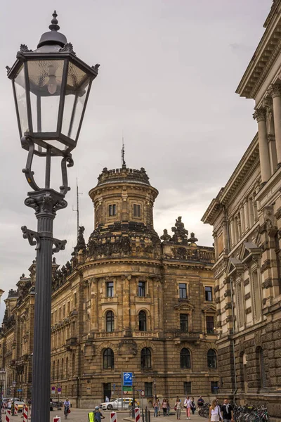 Historické budovy a ulice Drážďan. — Stock fotografie