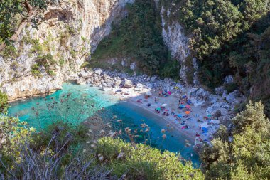 Pelion, Fakistra plajı, Yunanistan - 11 Ağustos 2020: Yunanistan 'ın Pelion bölgesindeki ücra plaj Fakistra
