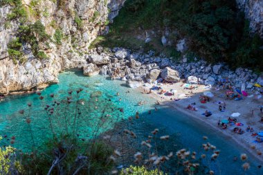 Pelion, Fakistra plajı, Yunanistan - 11 Ağustos 2020: Yunanistan 'ın Pelion bölgesindeki ücra plaj Fakistra