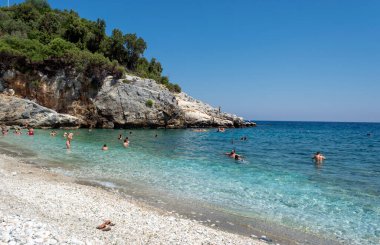 Pelion, Damouchari plajı, Yunanistan - 11 Ağustos 2020: Pelion, Yunanistan 'daki Picturesque Damouchari plajı