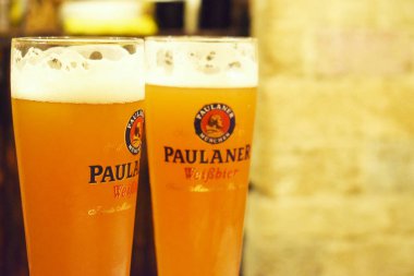 Alman filtre uygulanmamış serin bira iki bocals 