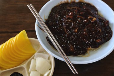 jajangmyeon, Kore eriştesi siyah fasulye sosu  