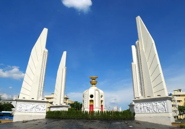 Bangkok Tayland Eylül 2020 Demokrasi Anıtı Bangkok Tayland Mavi Gökyüzü — Stok fotoğraf