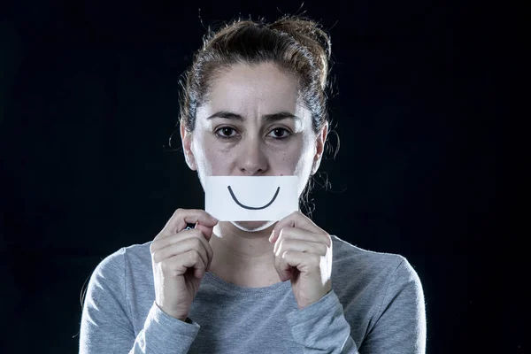 Mulher Latina Triste Cobrindo Rosto Com Sorriso Sinal Papel Recortado — Fotografia de Stock