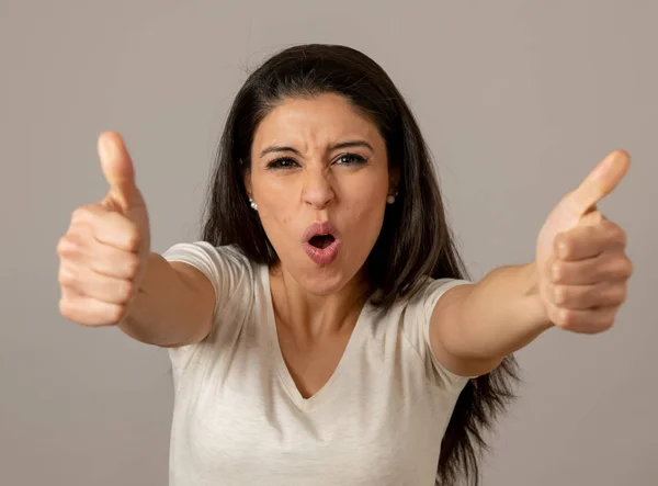 Joven Hermosa Latina Feliz Eufórica Emocionada Mujer Celebrando Ganar Lotería —  Fotos de Stock