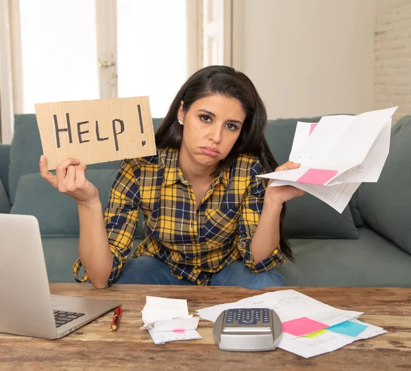 Jeune Femme Inquiète Dans Stress Bancaire Comptable Factures Dette Papiers — Photo