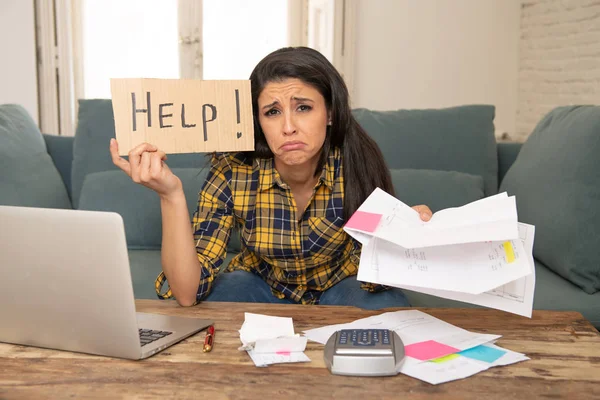 Jeune Femme Inquiète Dans Stress Bancaire Comptable Factures Dette Papiers — Photo