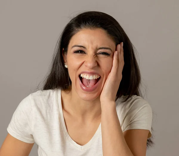 Xotin notanish odamning qoliga tegdi Retro tarjima bilan toliq metrajli onlayn porno filmlar