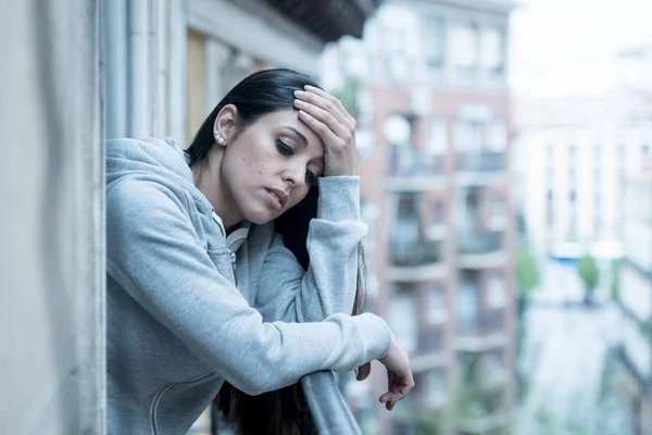 Bella Donna Sola Depressa Latina Che Fissa Triste Dolore Dolore — Foto Stock