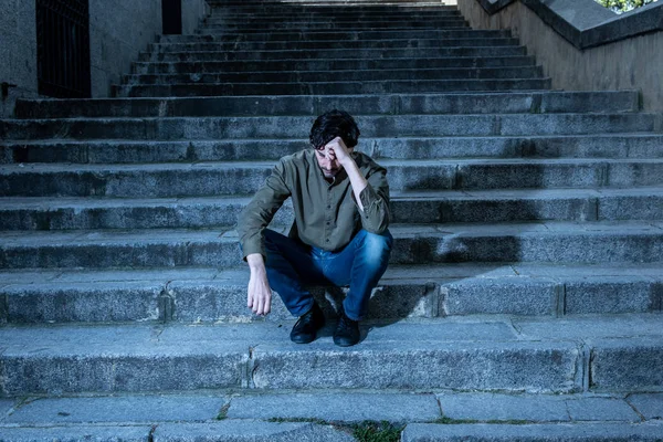 Homem Latino Estressado Trabalho Sentado Passos Fora Sentindo Ansiedade Causa — Fotografia de Stock