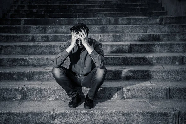 Latijns Mens Benadrukt Van Werk Zittend Stappen Buiten Gevoel Angst — Stockfoto