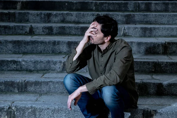 Homem Latino Estressado Trabalho Sentado Passos Fora Sentindo Ansiedade Causa — Fotografia de Stock
