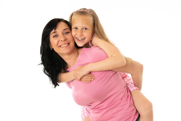 Retrato Abraços Familiares Estúdio Sobre Fundo Branco Família Feliz — Fotografia de Stock