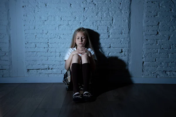 Triest Wanhopige Jonge Meisje Lijden Bulling Intimidatie Kappen Eenzaam Ongelukkig — Stockfoto