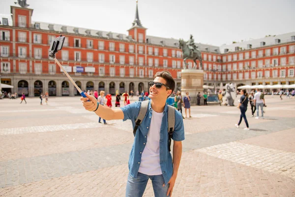 Muž Hispánského Turisticky Baví Šťastný Nadšený Selfie Smartphone Plaza Mayor — Stock fotografie