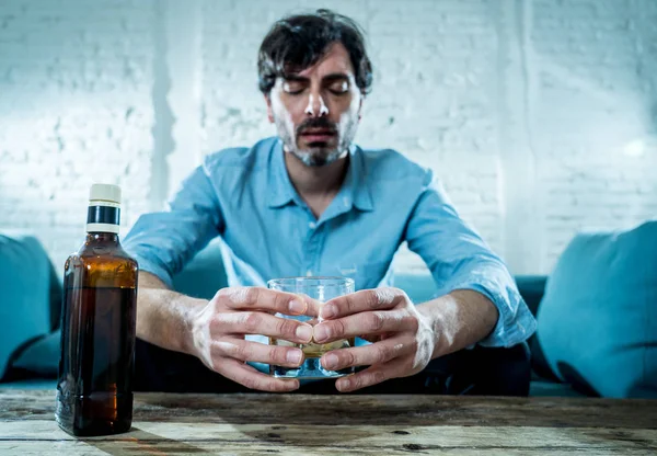 Ivre Alcoolique Laïc Homme Affaires Boire Whisky Bouteille Verre Déprimé — Photo