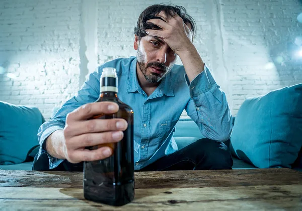 Ivre Alcoolique Laïc Homme Affaires Boire Whisky Bouteille Verre Déprimé — Photo