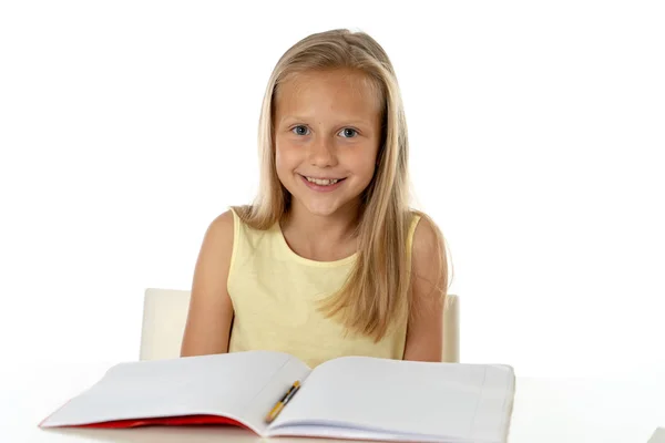 Educação Casa Conceito Bonito Jovem Loira Caucasiana Menina Estudando Fazendo — Fotografia de Stock