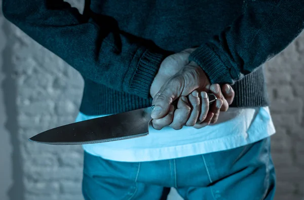 Zbliżenie Człowieka Posiadającego Nożem Niebezpieczny Człowiek Stojący Ciemności Londynie Nóż — Zdjęcie stockowe