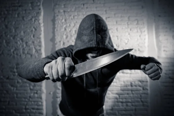 Zbliżenie Ręki Trzymającej Nóż Niebezpieczny Mężczyzna Stojący Ciemności Pojęcie Zbrodni — Zdjęcie stockowe