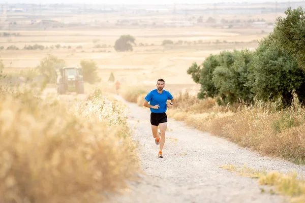 Fitness Löpare Kör Extrema Längdskidåkning Och Utbildning Landsbygden Spår Jogging — Stockfoto