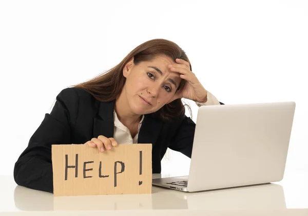 Donna latina stressata e oberata di lavoro — Foto Stock