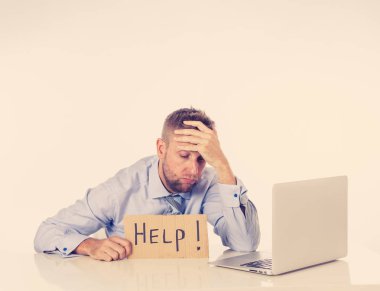 İşadamı dizüstü bilgisayar ve yardım üye