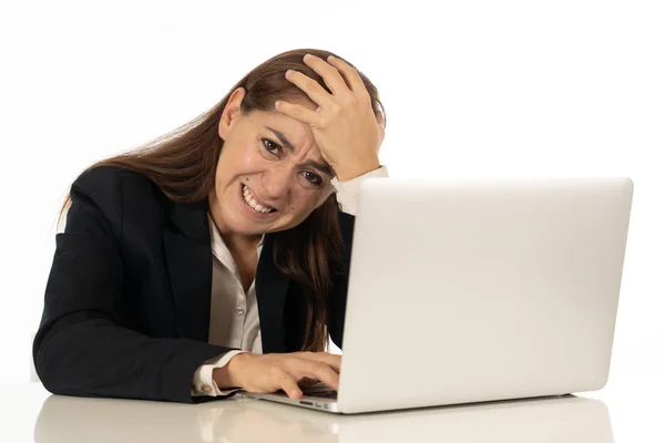 Business woman desperate with computer — Stock Photo, Image