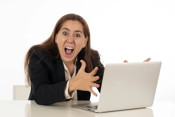 Business woman desperate with computer — Stock Photo, Image