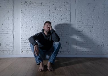 Yalnız adam depresyon