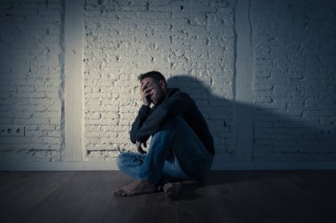 Yalnız adam depresyon