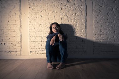 Yalnız kadın depresyon