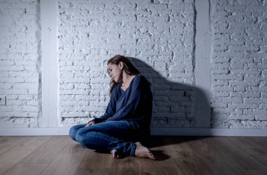 Yalnız kadın depresyon