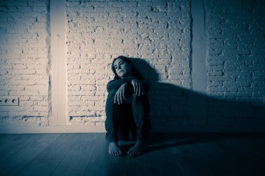 Yalnız kadın depresyon