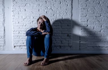 Yalnız kadın depresyon