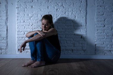 Yalnız kadın depresyon