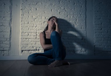 Yalnız kadın depresyon