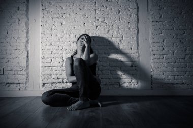 Yalnız kadın depresyon