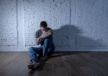 Yalnız adam depresyon