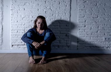 Yalnız kadın depresyon