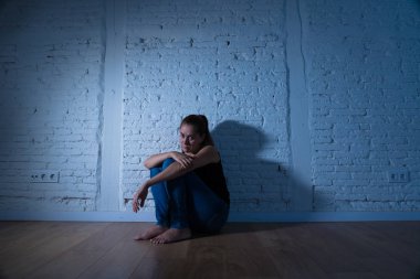 Yalnız kadın depresyon