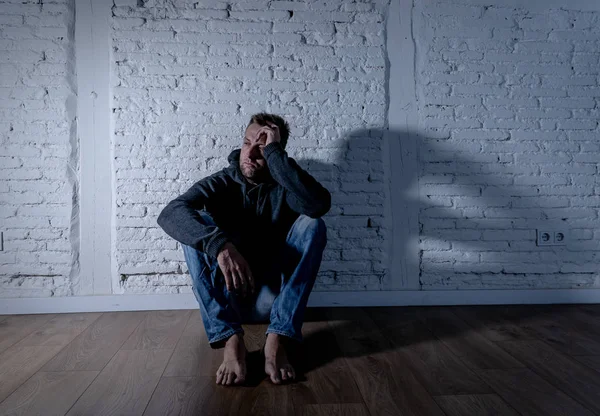 Yalnız adam depresyon