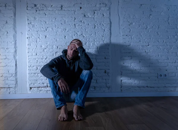 Yalnız adam depresyon