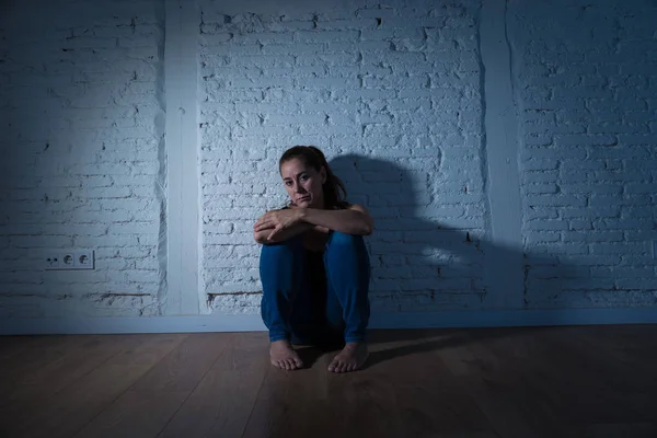 Magányos nő szenved depresszióban — Stock Fotó