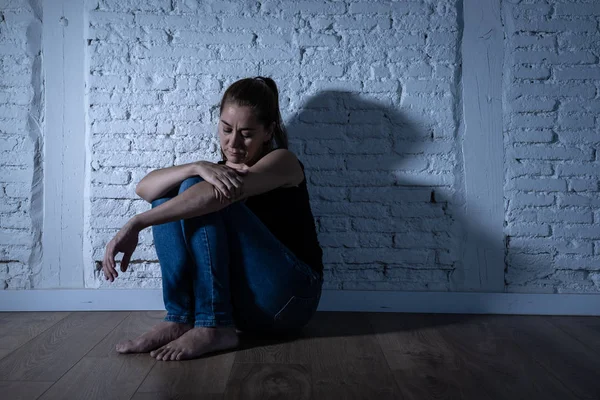 Mulher solitária que sofre de depressão — Fotografia de Stock