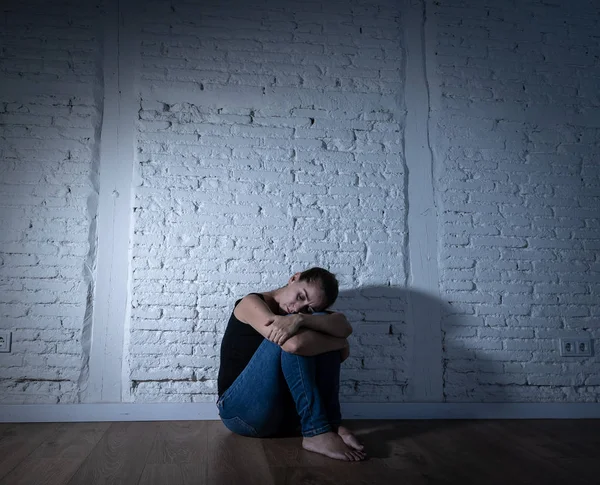 Mulher solitária que sofre de depressão — Fotografia de Stock